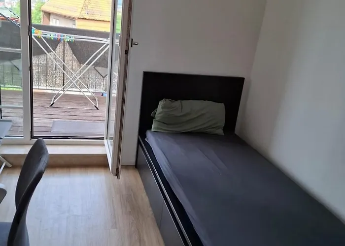 Ruhiger Flussblick Vom Balkon All-in 5g